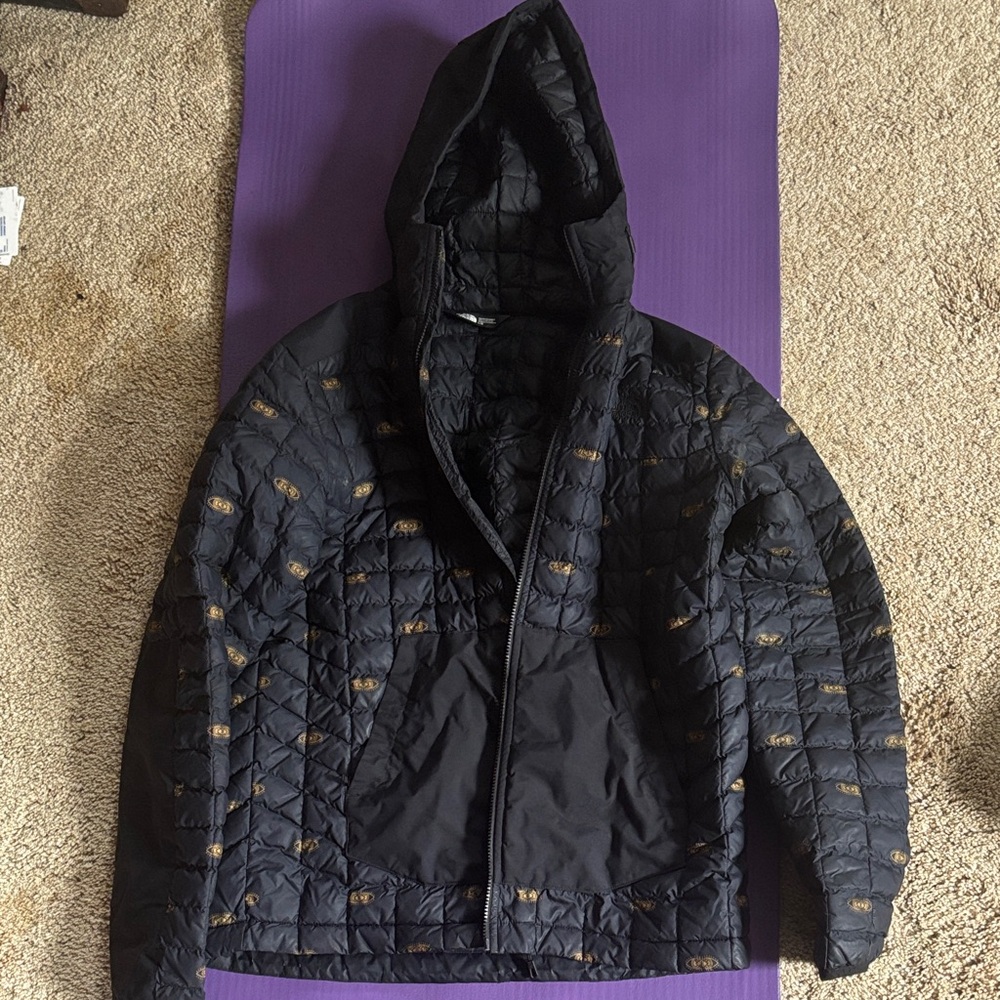 Men’s North Face Black and Gold Quilted Snow Jacket